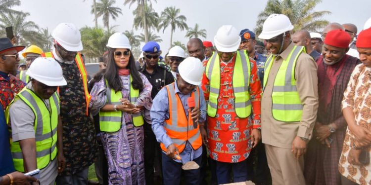 https://edgengr.com/2024/12/17/fg-flag-off-construction-work-at-abia-airport/