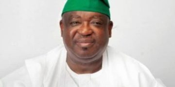 Plateau Governor Sacks Five Commissioners