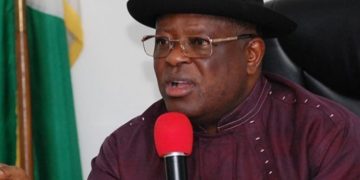 Umahi Gives South-South Contractors Two Weeks To Complete Projects Or Face Revocation.