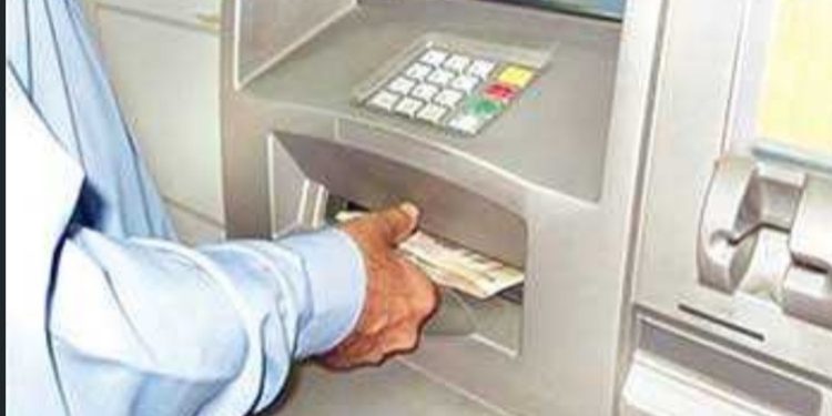 CBN Slams N600 Fee On N20,000 Withdrawn From Another Bank’s ATM