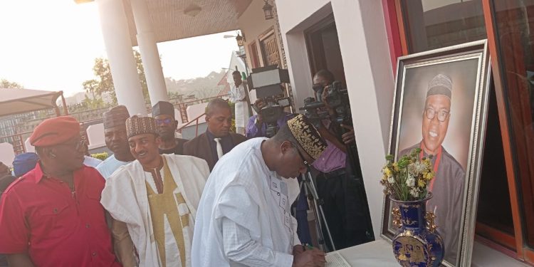 SDP Pays Condolence Visit To Late Useni’s Family