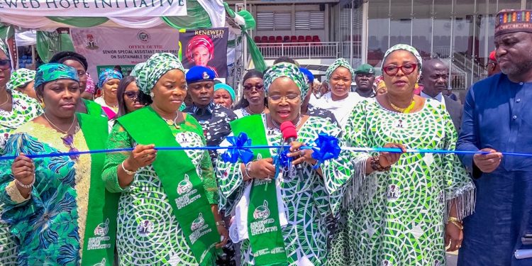 Kogi : 500 Women Benefit From Renewed Hope Initiative