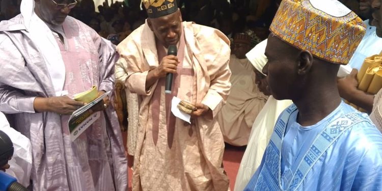 Minister of Budget, APC National Chairman Presents Dowry Of 300 Couple In Kebbi Mass Wedding