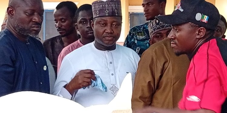 15,000 Less Privileged   Receives Ramadan Package, Cash Grant In Kwara