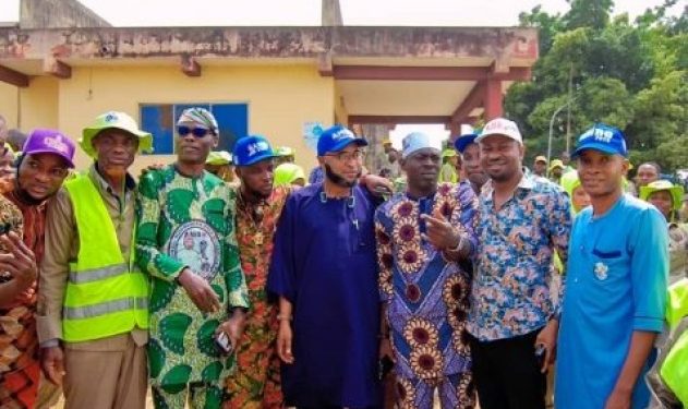 PDP, Accord Members Defect To APC As Youths Begin Door-To-Door Campaign In Osun