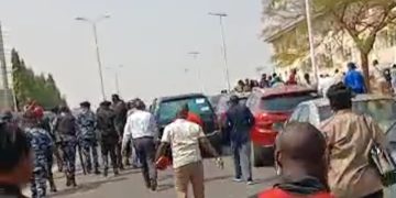 Protesting FCTA Workers Confront Wike’s Motorcade In Abuja