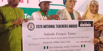 FG Awards Over ₦300 Million To Outstanding Teachers At National Summit