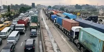 FG moves to clear Niger gridlock, illegal truck parking in Lagos