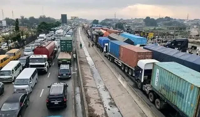 FG moves to clear Niger gridlock, illegal truck parking in Lagos