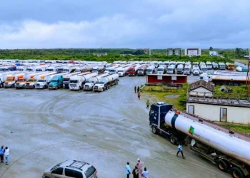Dangote Refinery: Fuel marketers mull petrol price cut as FG meets stakeholders